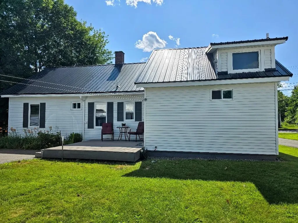 35 Harrison Avenue Dover-foxcroft ME 04426