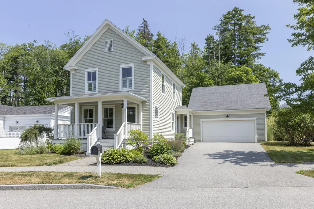 18 Ballantyne Drive Scarborough ME 04074