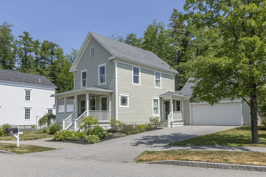 18 Ballantyne Drive Scarborough ME 04074