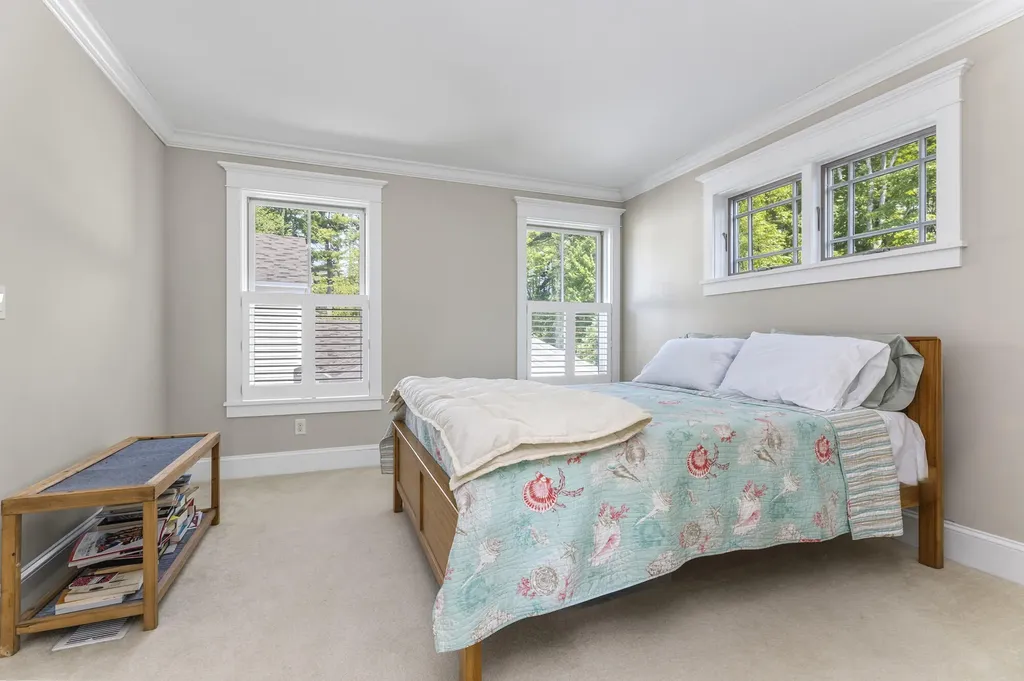 18 Ballantyne Drive Scarborough ME 04074
