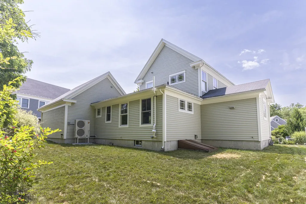 18 Ballantyne Drive Scarborough ME 04074
