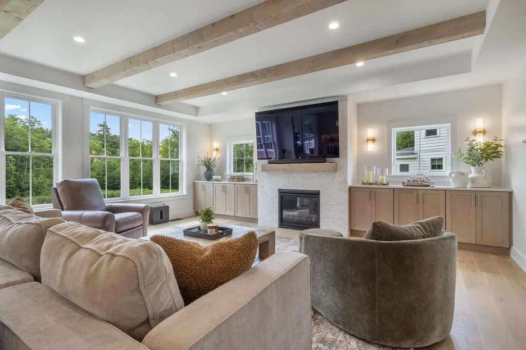 19 Paulsen Drive Scarborough ME 04074