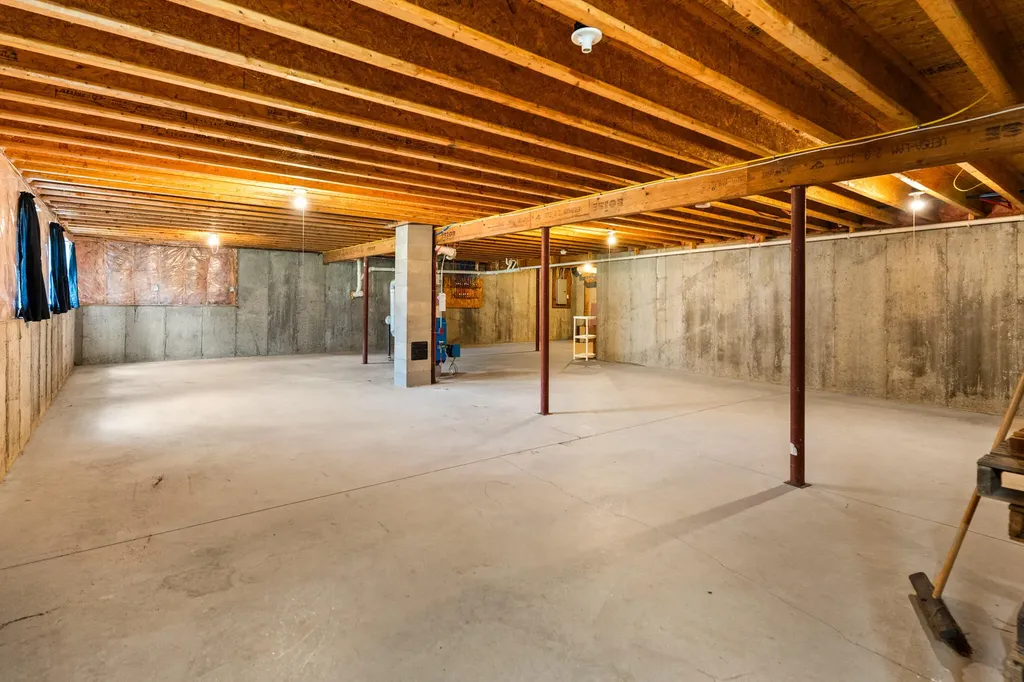 16 Marsh View Drive Turner ME 04282
