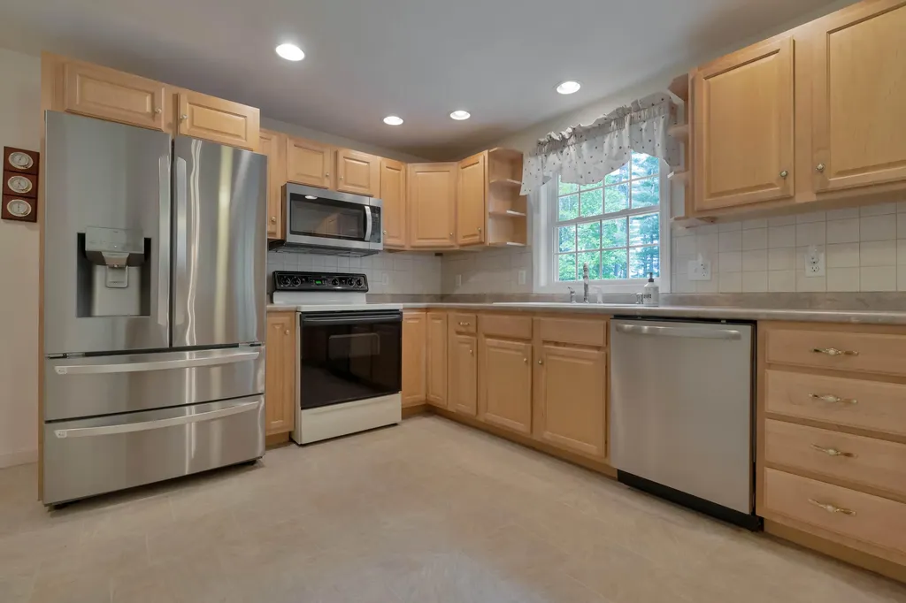 5 Lakeside Terrace Shapleigh ME 04076