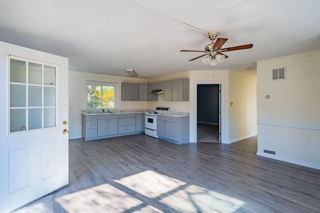 415 Bath Road Brunswick ME 04011