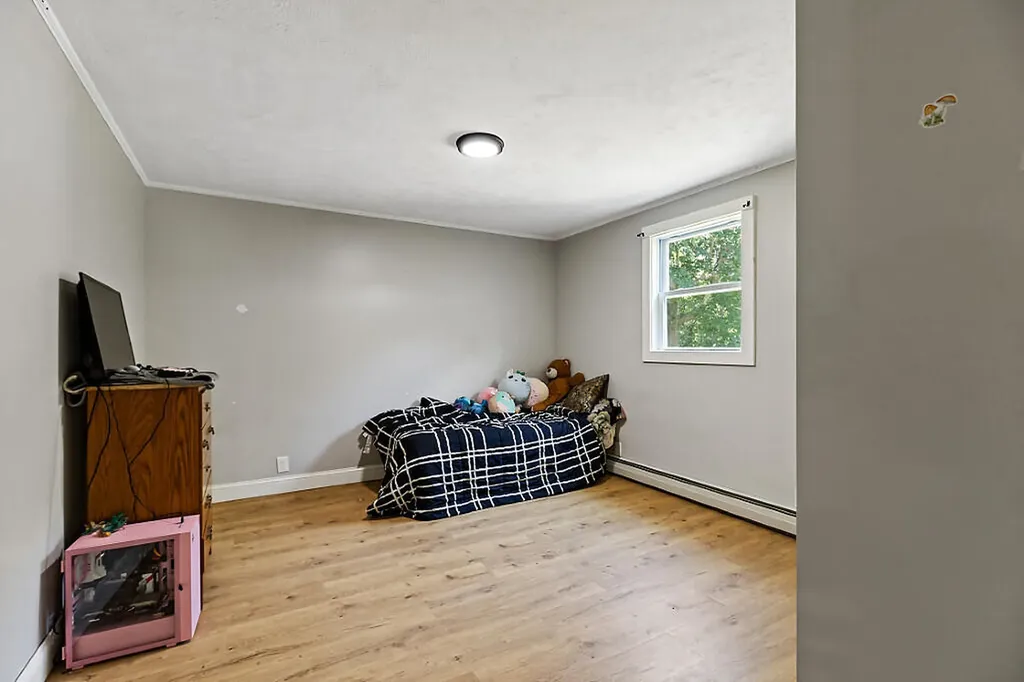 211 Dinsmore Road Sidney ME 04330