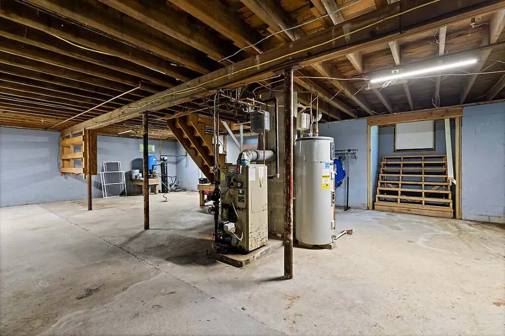 211 Dinsmore Road Sidney ME 04330