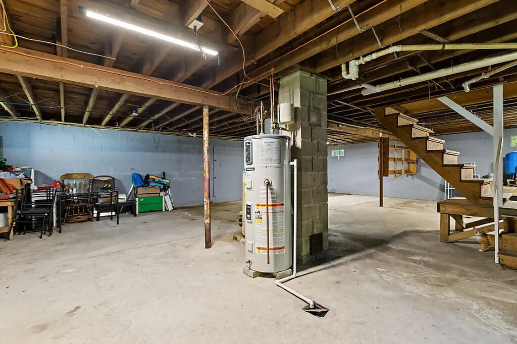 211 Dinsmore Road Sidney ME 04330