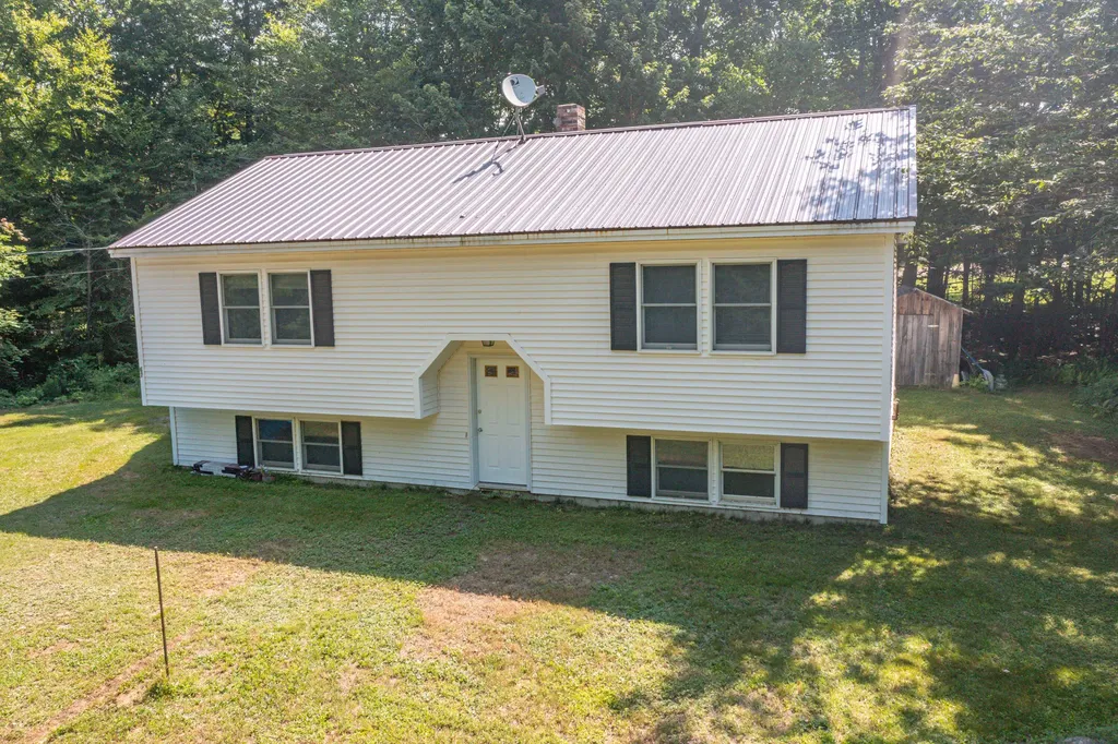 67 Plummer Road Palermo ME 04354