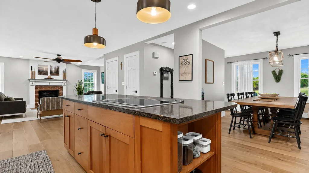 20 Kimberley Circle Brunswick ME 04011