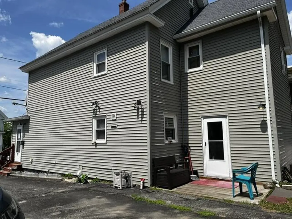 26 Cook Street Auburn ME 04210