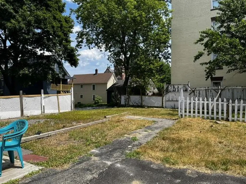 26 Cook Street Auburn ME 04210
