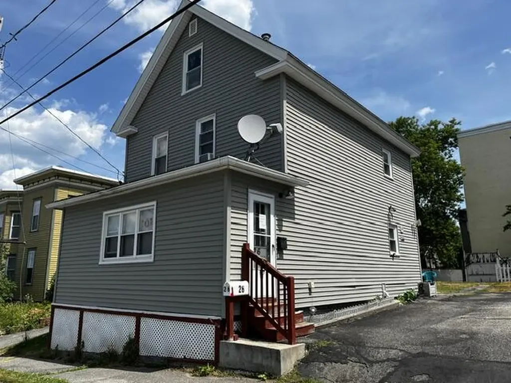 26 Cook Street Auburn ME 04210