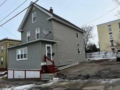 26 Cook Street Auburn ME 04210