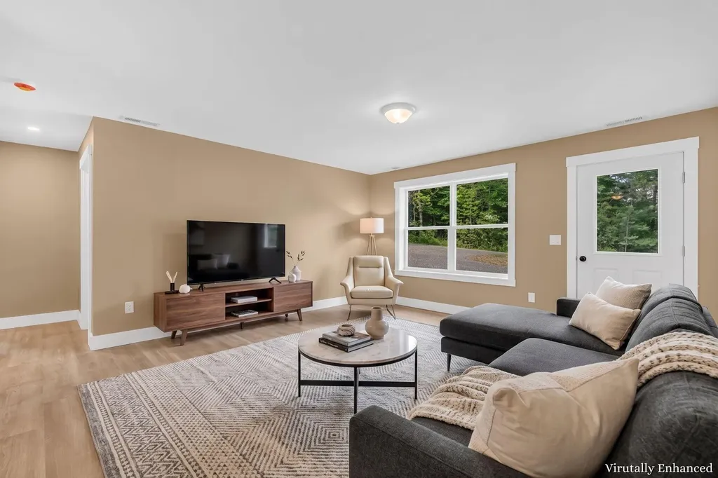 5 Oldham Road Saint Albans ME 04971