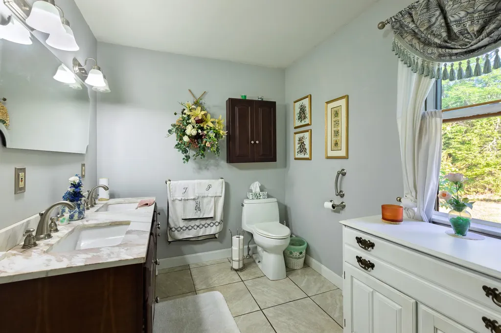 217 W Old County Road Newcastle ME 04553