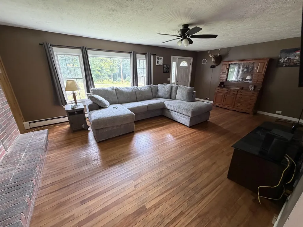 119 Avenue Road Wales ME 04280