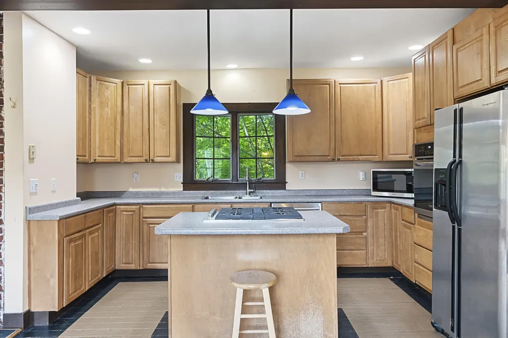 83 Bath Road Wiscasset ME 04578