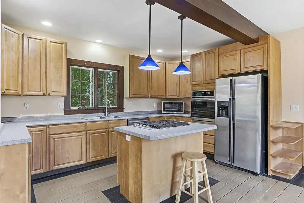 83 Bath Road Wiscasset ME 04578