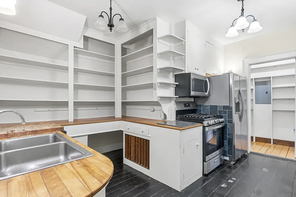 83 Bath Road Wiscasset ME 04578