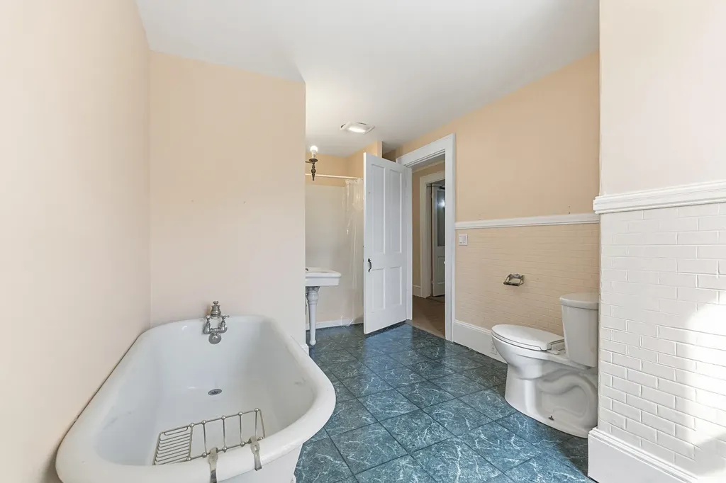 83 Bath Road Wiscasset ME 04578