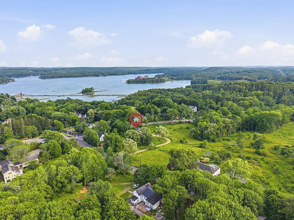 83 Bath Road Wiscasset ME 04578