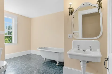 83 Bath Road Wiscasset ME 04578