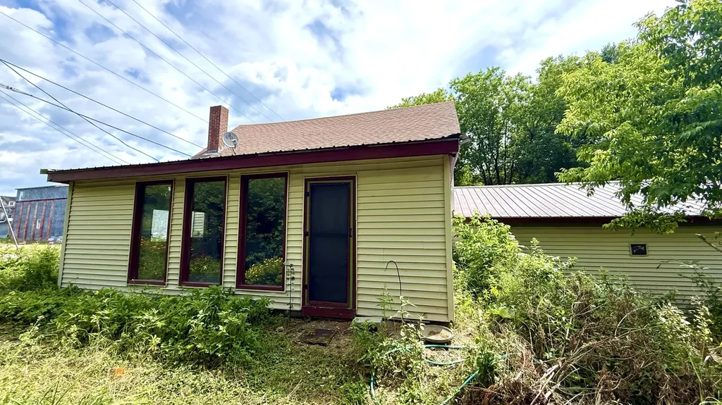 69 Liberty Street Dexter ME 04930