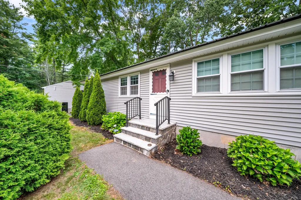 5 Camden Avenue York ME 03909
