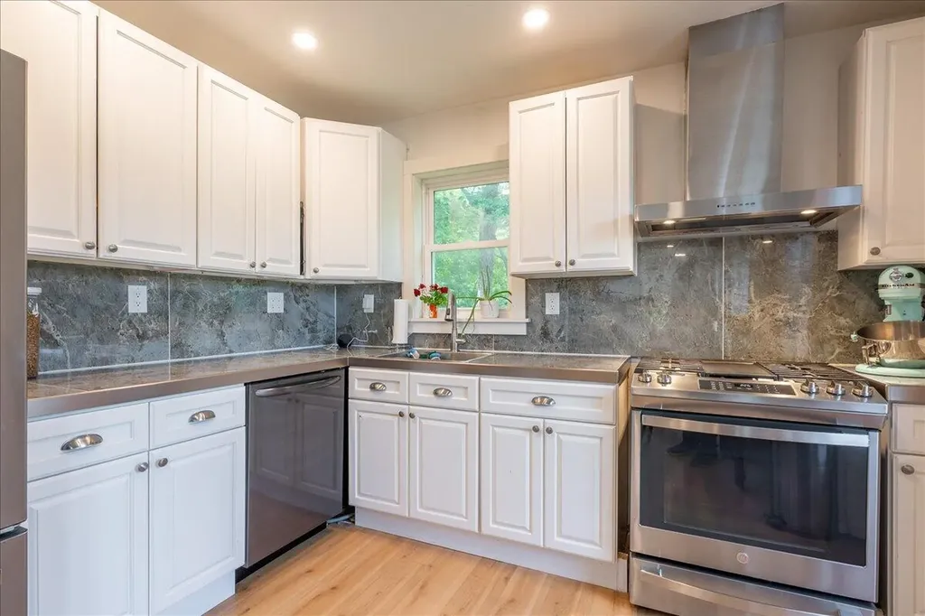 9 Oak Street Camden ME 04843