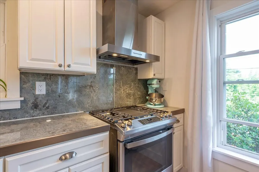 9 Oak Street Camden ME 04843