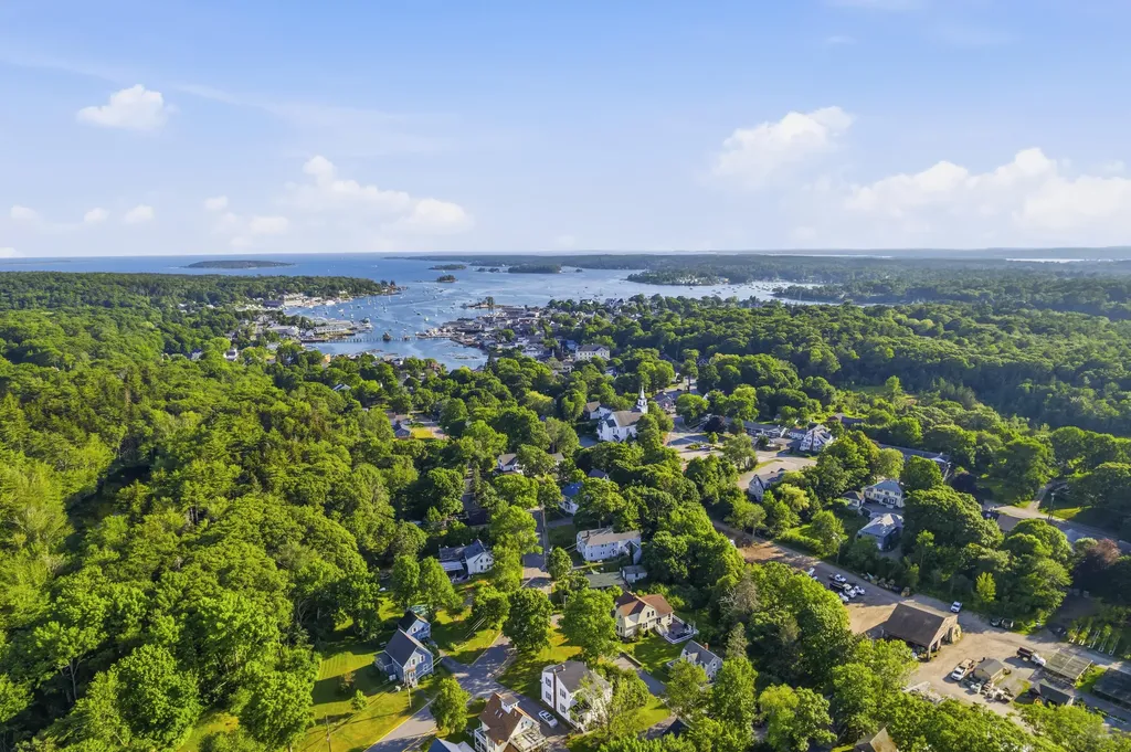 16 Eastern Avenue Boothbay Harbor ME 04538