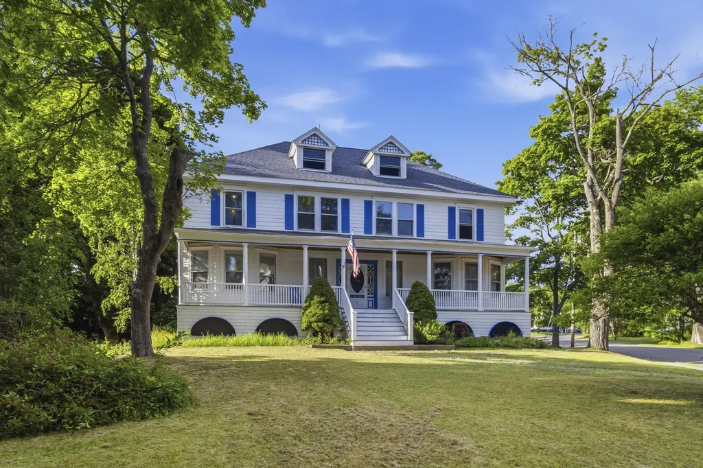 16 Eastern Avenue Boothbay Harbor ME 04538