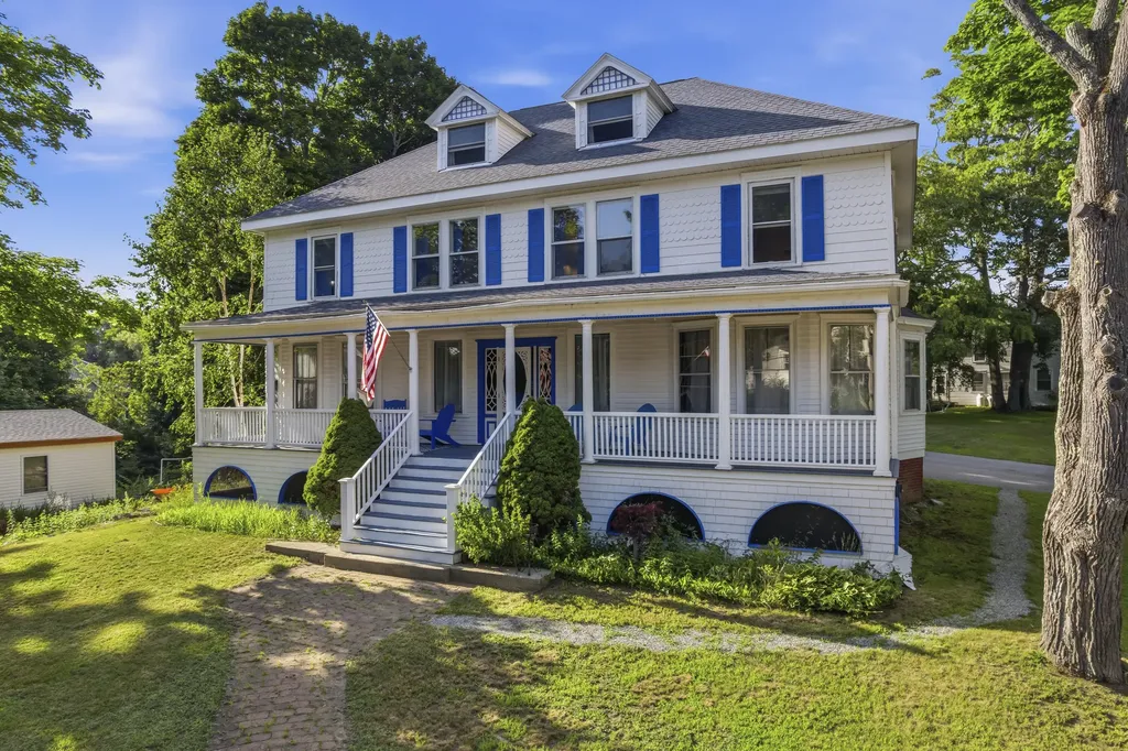 16 Eastern Avenue Boothbay Harbor ME 04538