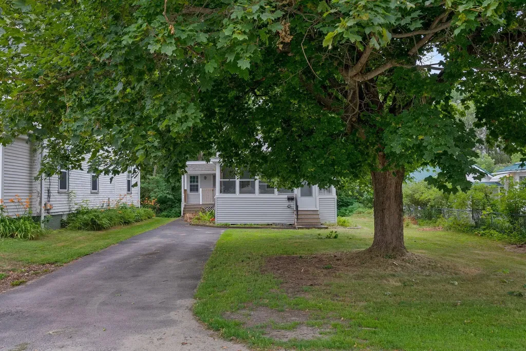 54 Edgemont Avenue Waterville ME 04901