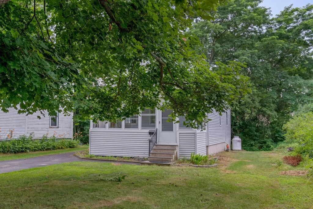 54 Edgemont Avenue Waterville ME 04901