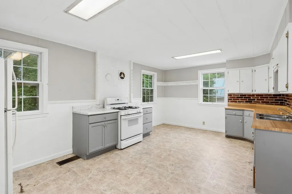 54 Edgemont Avenue Waterville ME 04901
