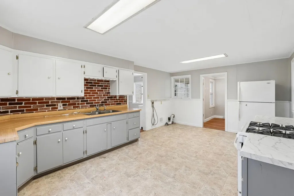 54 Edgemont Avenue Waterville ME 04901