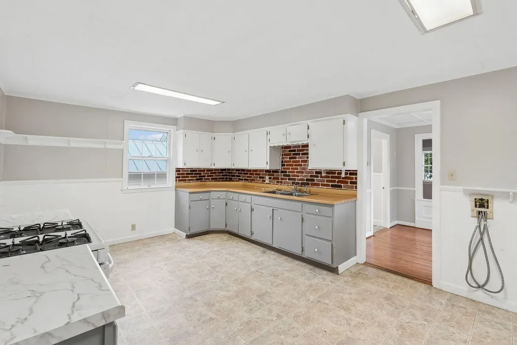 54 Edgemont Avenue Waterville ME 04901