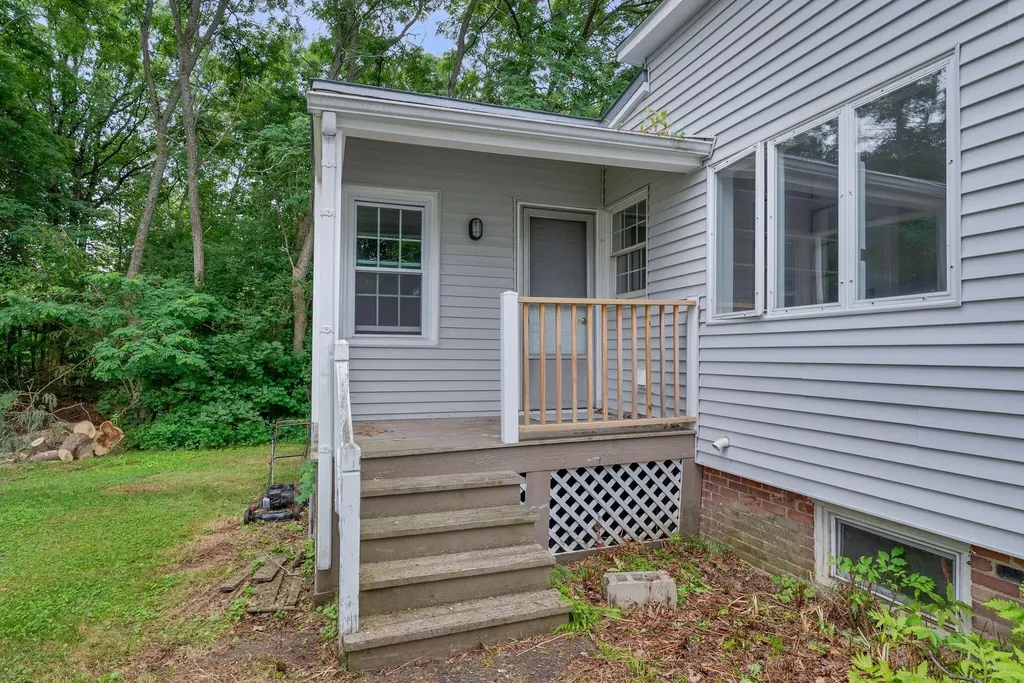 54 Edgemont Avenue Waterville ME 04901