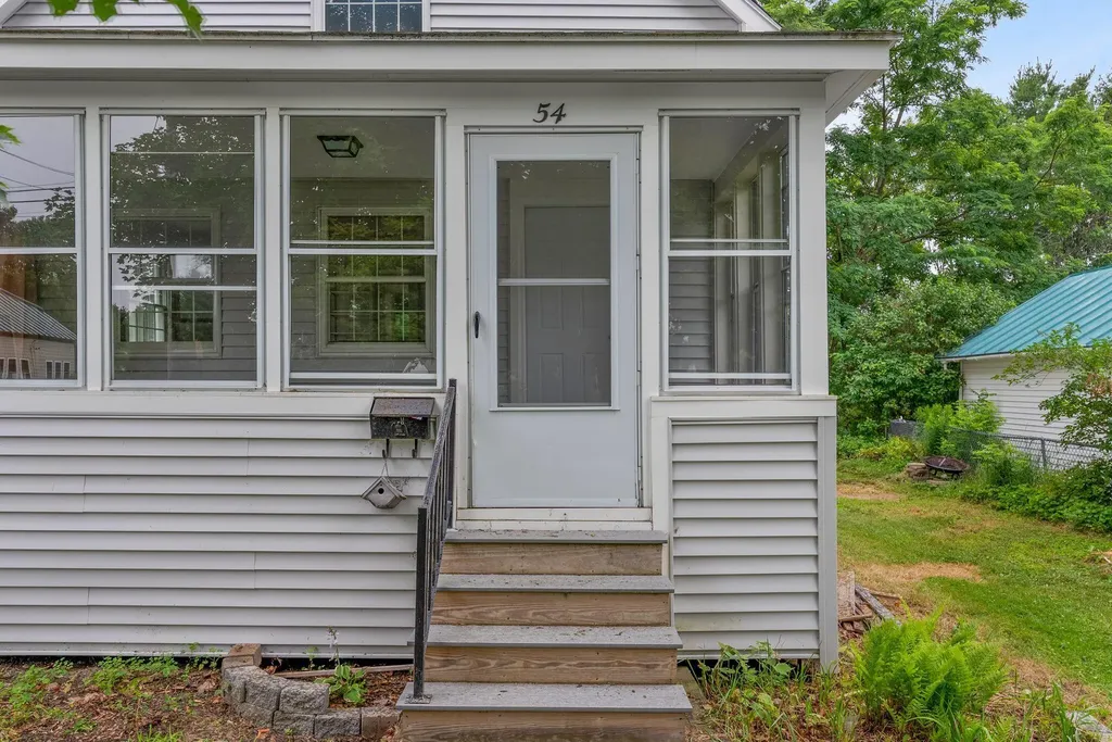 54 Edgemont Avenue Waterville ME 04901