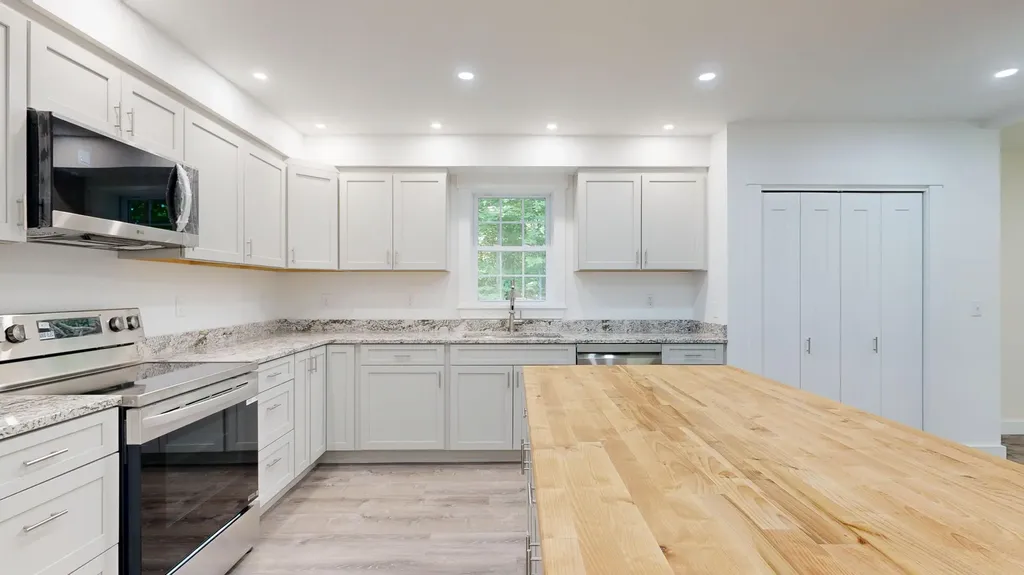 16 Snow Street Gardiner ME 04345