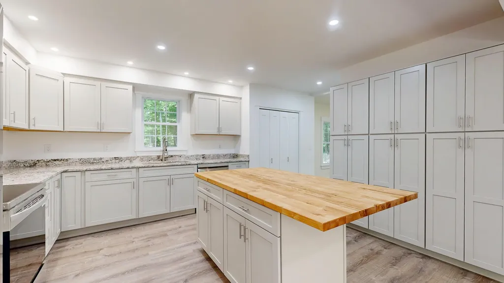 16 Snow Street Gardiner ME 04345