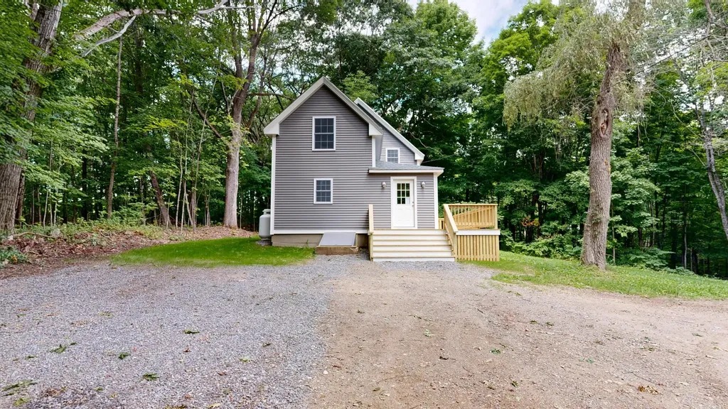 16 Snow Street Gardiner ME 04345