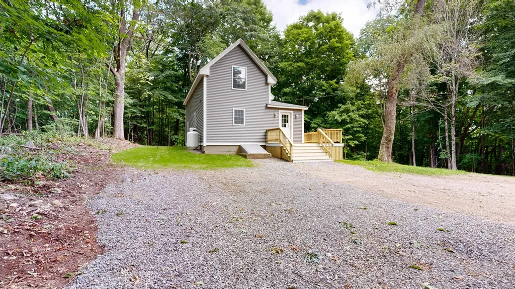 16 Snow Street Gardiner ME 04345