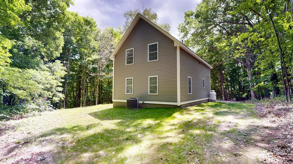 16 Snow Street Gardiner ME 04345
