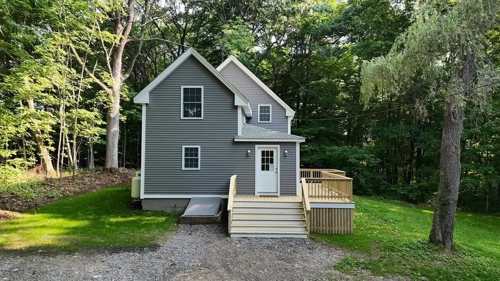 16 Snow Street Gardiner ME 04345