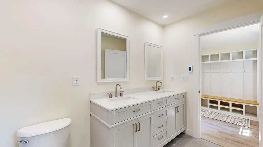 16 Snow Street Gardiner ME 04345