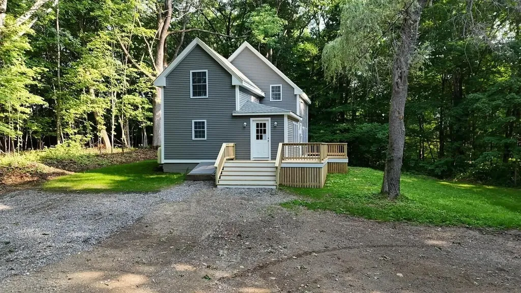 16 Snow Street Gardiner ME 04345