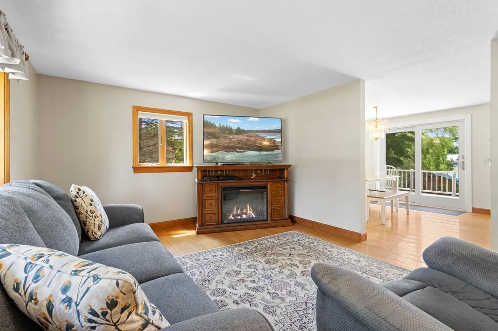 33 Sunset Street Thomaston ME 04861